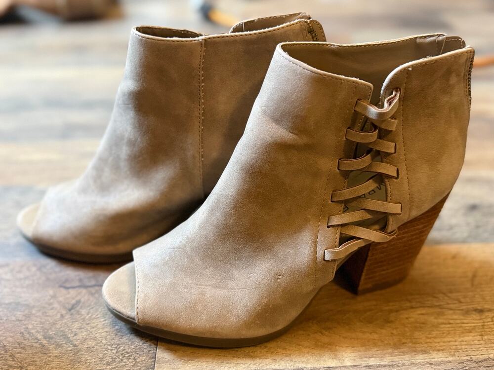 Rampage Women’s Taupe Peep Toe Ankle Booties Lace Up Side Block Heel Size 8